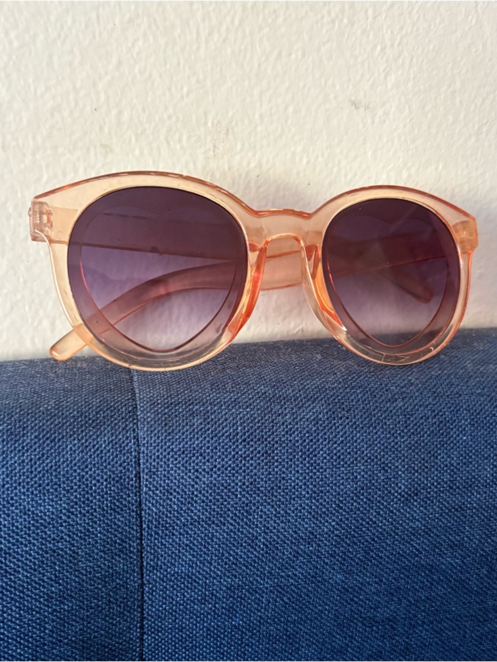 Round Pink Transparent Sunglasses with Gradient Lenses